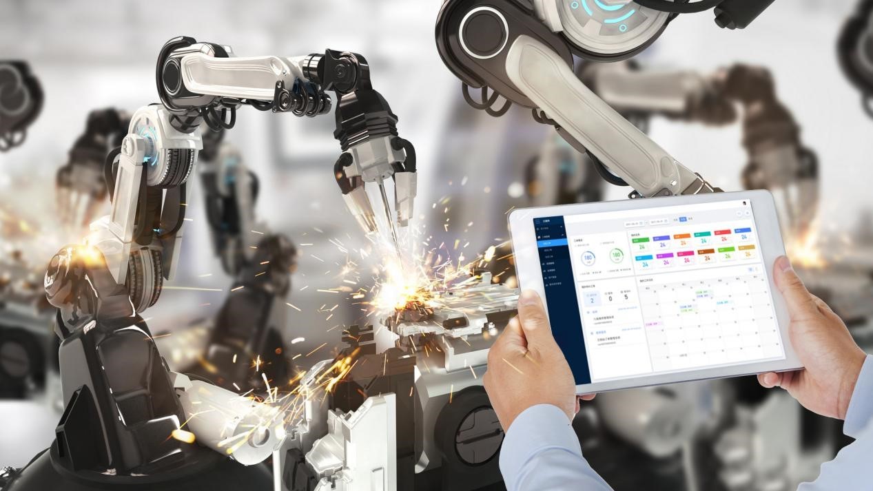 工信部:加快大数据、人工智能、智能网联汽车等战略性新兴产业的